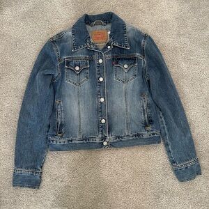 Classic Vintage Levi's Denim Jean Jacket Size Medium (Fits smaller)